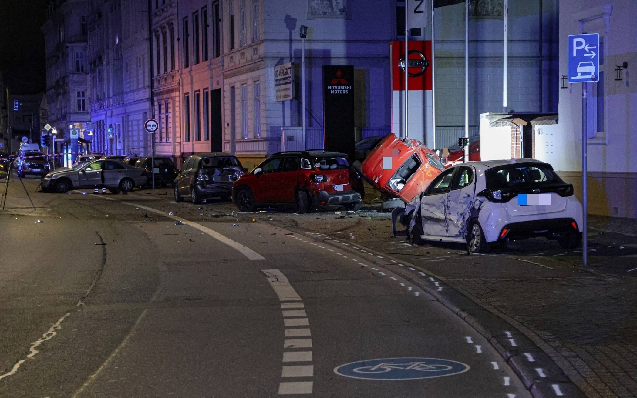 Hoher Sachschaden nach Unfall auf B7