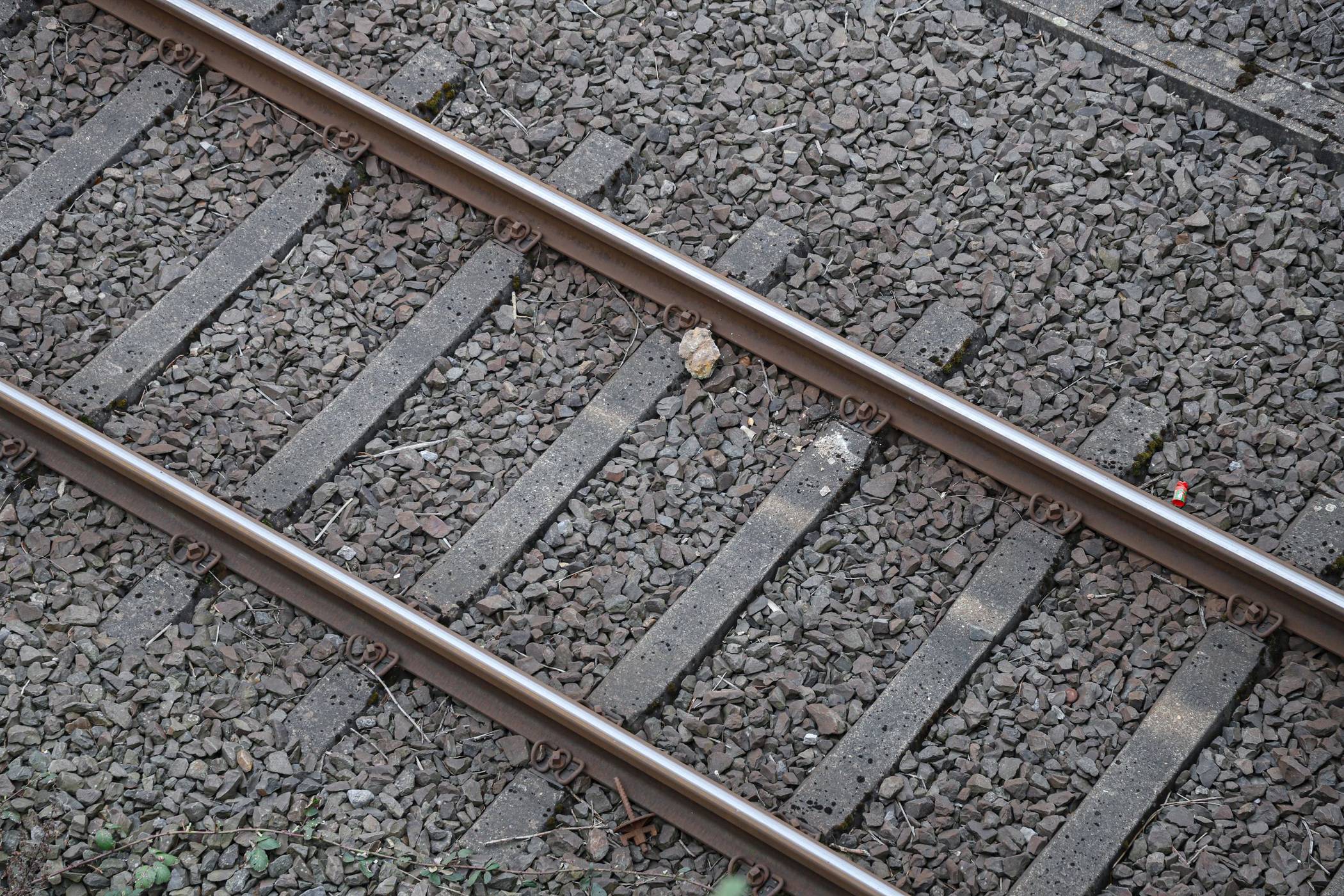 Die Bahnstrecke wird generalüberholt (Symbolbild).