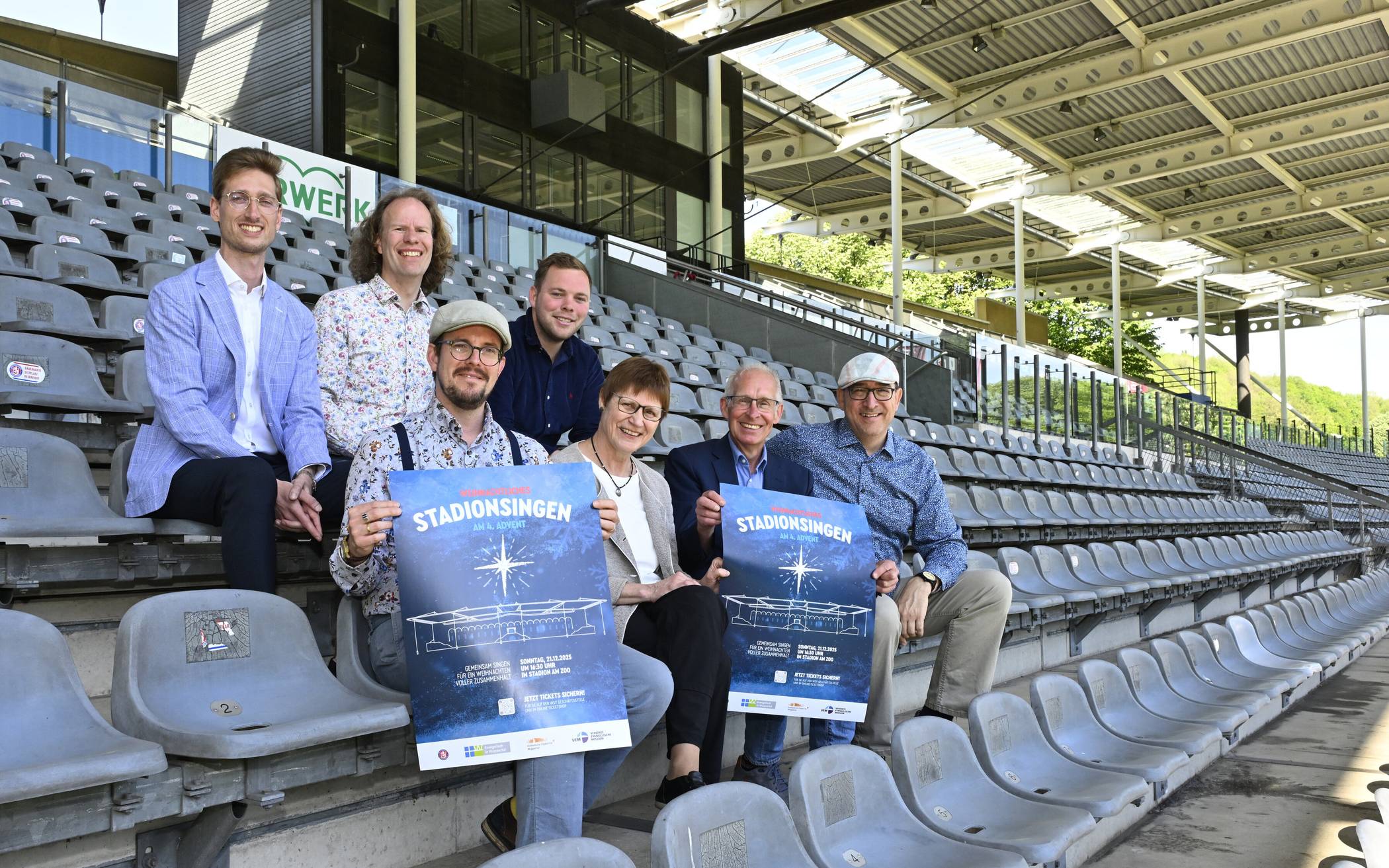 Die Initiatorinnen und Initiatoren des Stadionsingens.