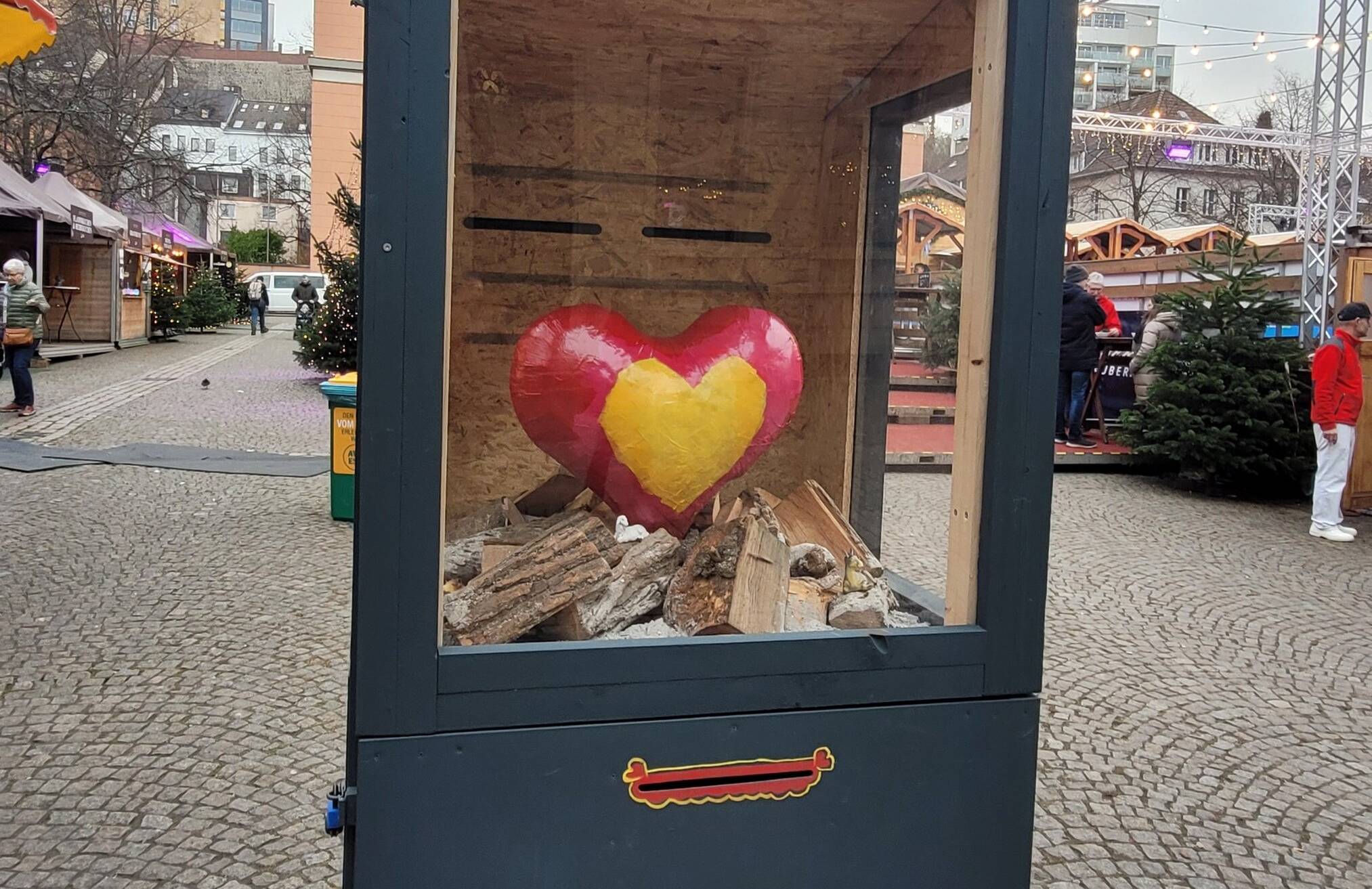 Die Graffiti-Krippe auf dem Laurentiusplatz schreddert