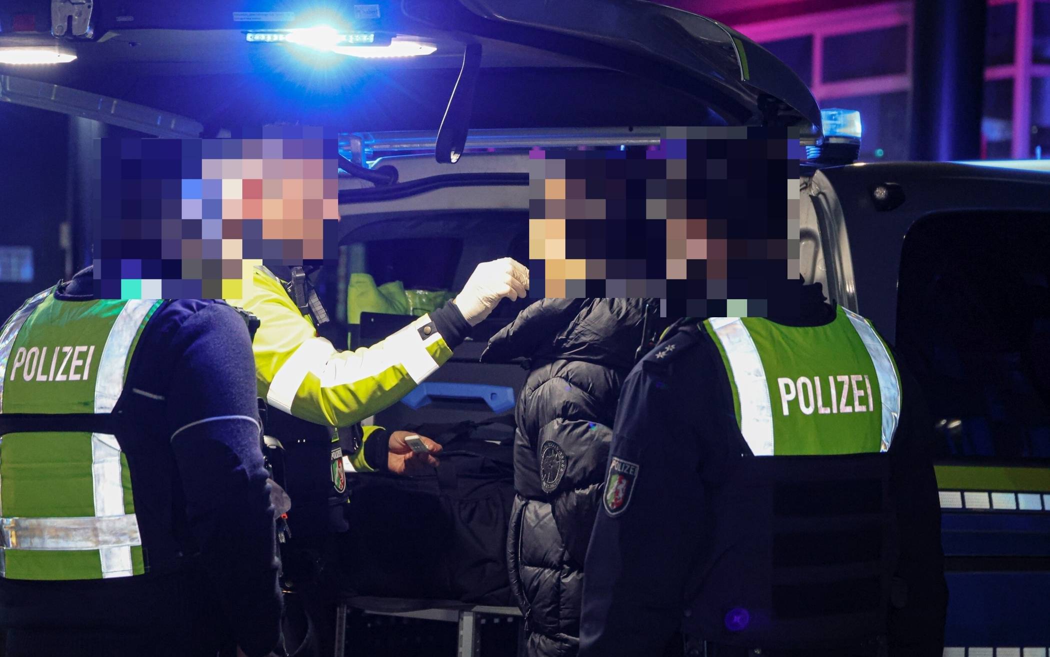 Bilder: Angriff auf Polizisten in Wuppertal-Elberfeld
