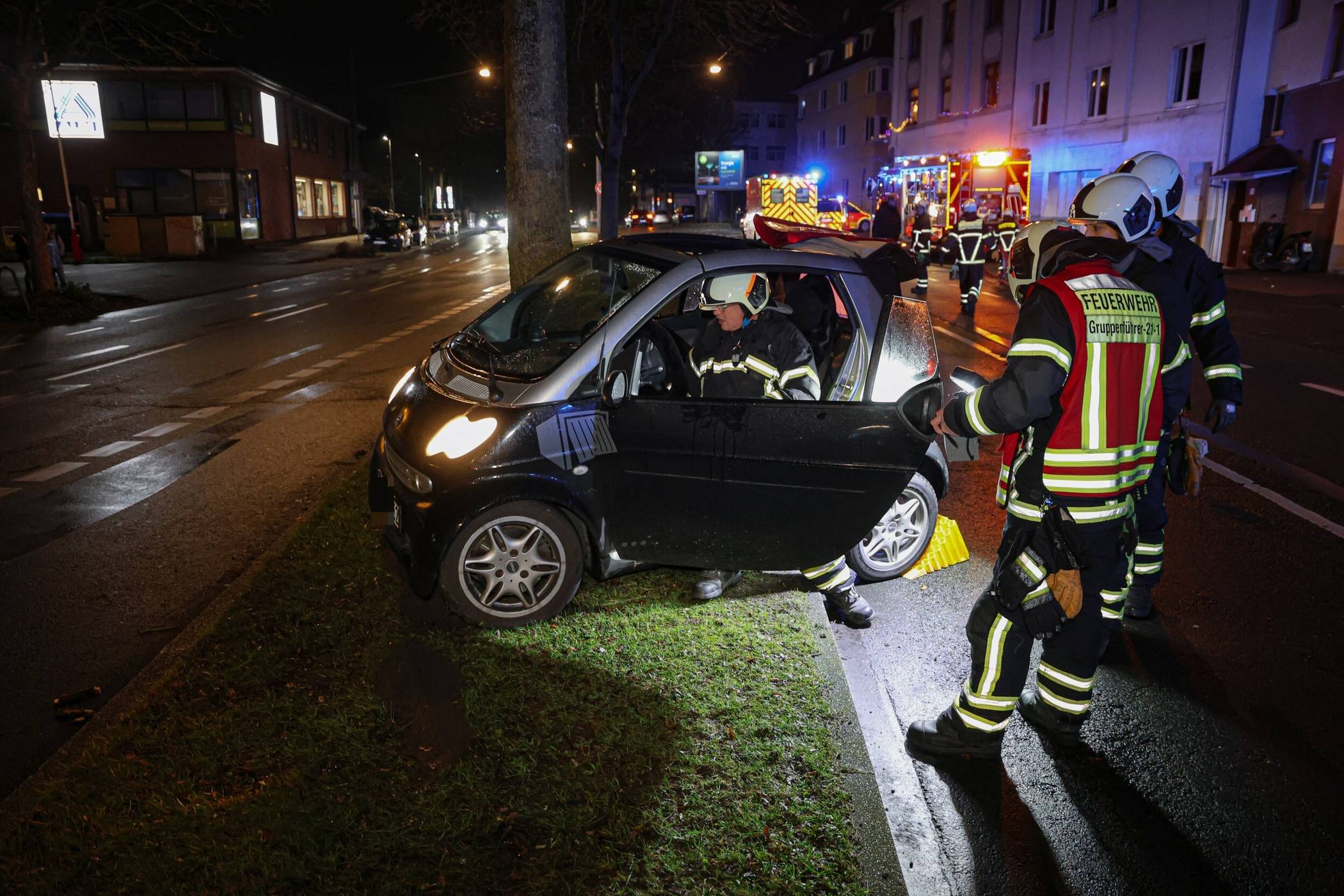  Der Smart musste abgeschleppt werden. 