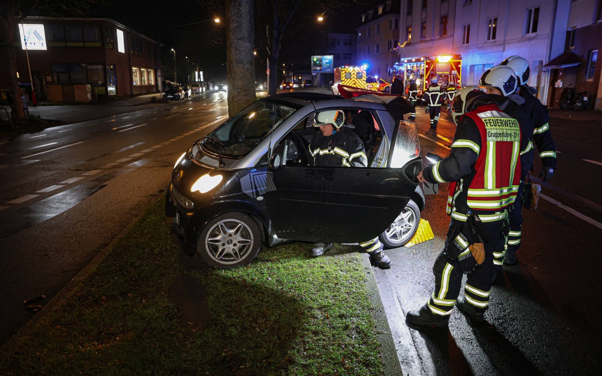 Der Smart musste abgeschleppt werden.