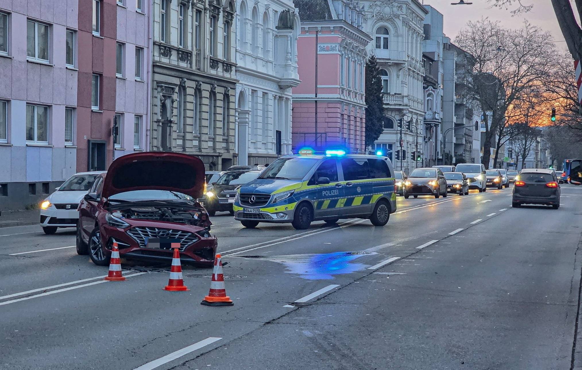 Es bildete sich ein langer Stau.