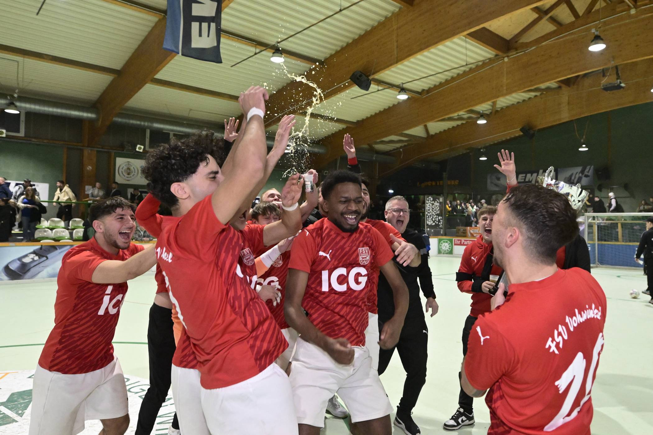  Der FSV Vohwinkel jubelte im Dezember 2024 in der Alfred-Henckels-Halle. 