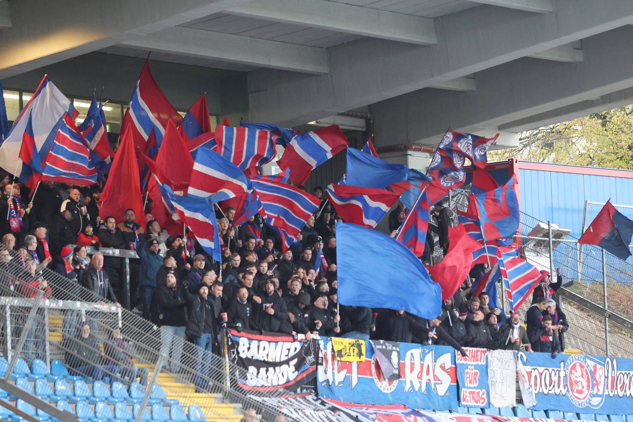  Die Unterstützung beim Auswärtsspiel in Bonn. 