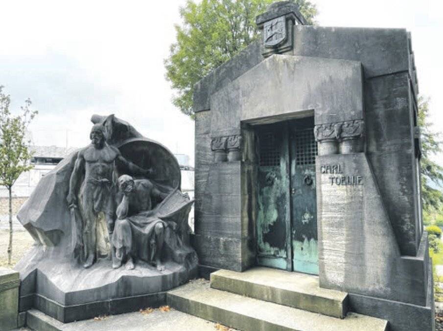 Das Grabmal von Carl Toelle wurde zum Kolumbarium.