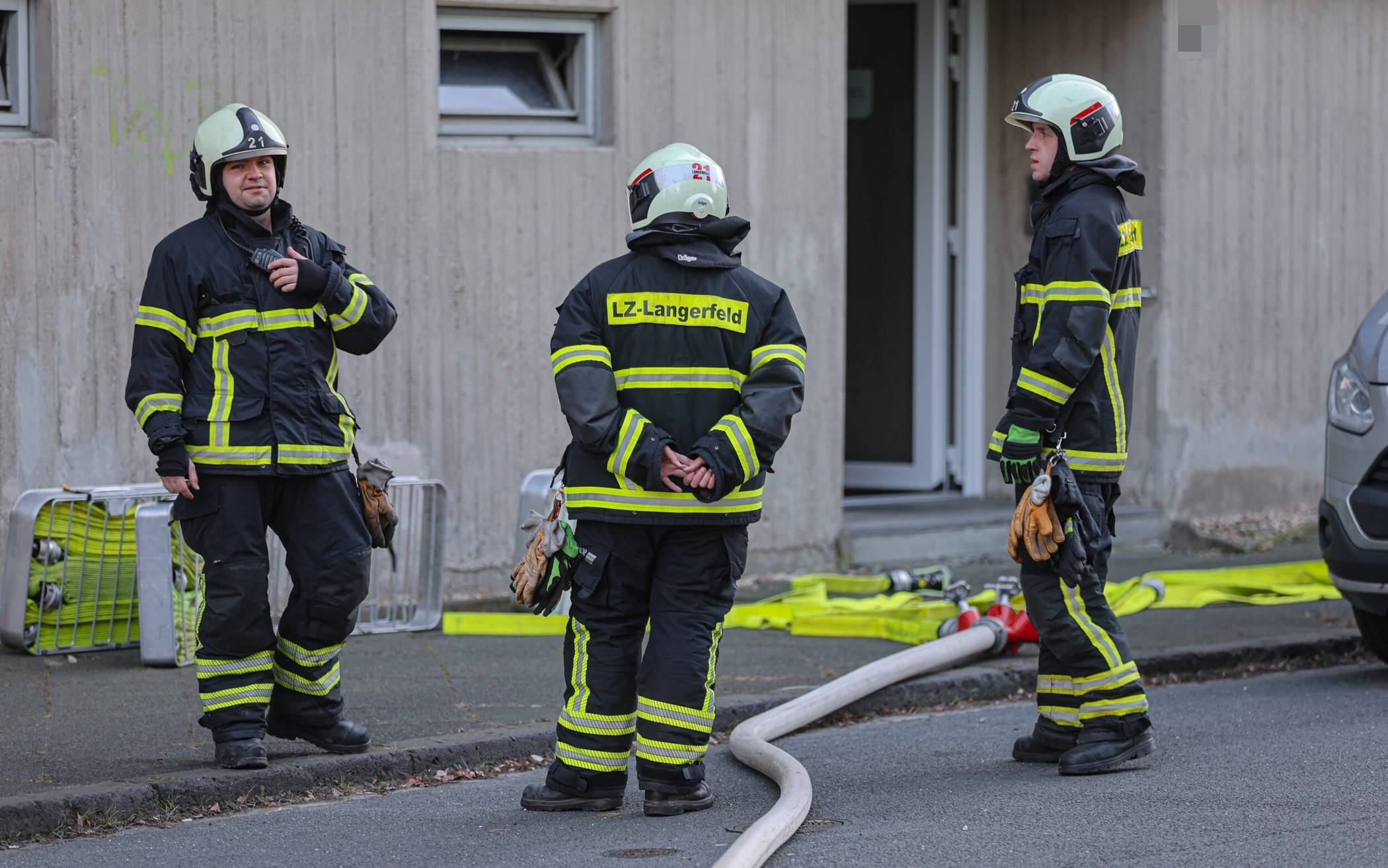Bilder: Brennender Tannenbaum in Wuppertal-Langerfeld