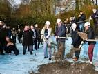 Erster Spatenstich im Mirker Freibad-Becken (von