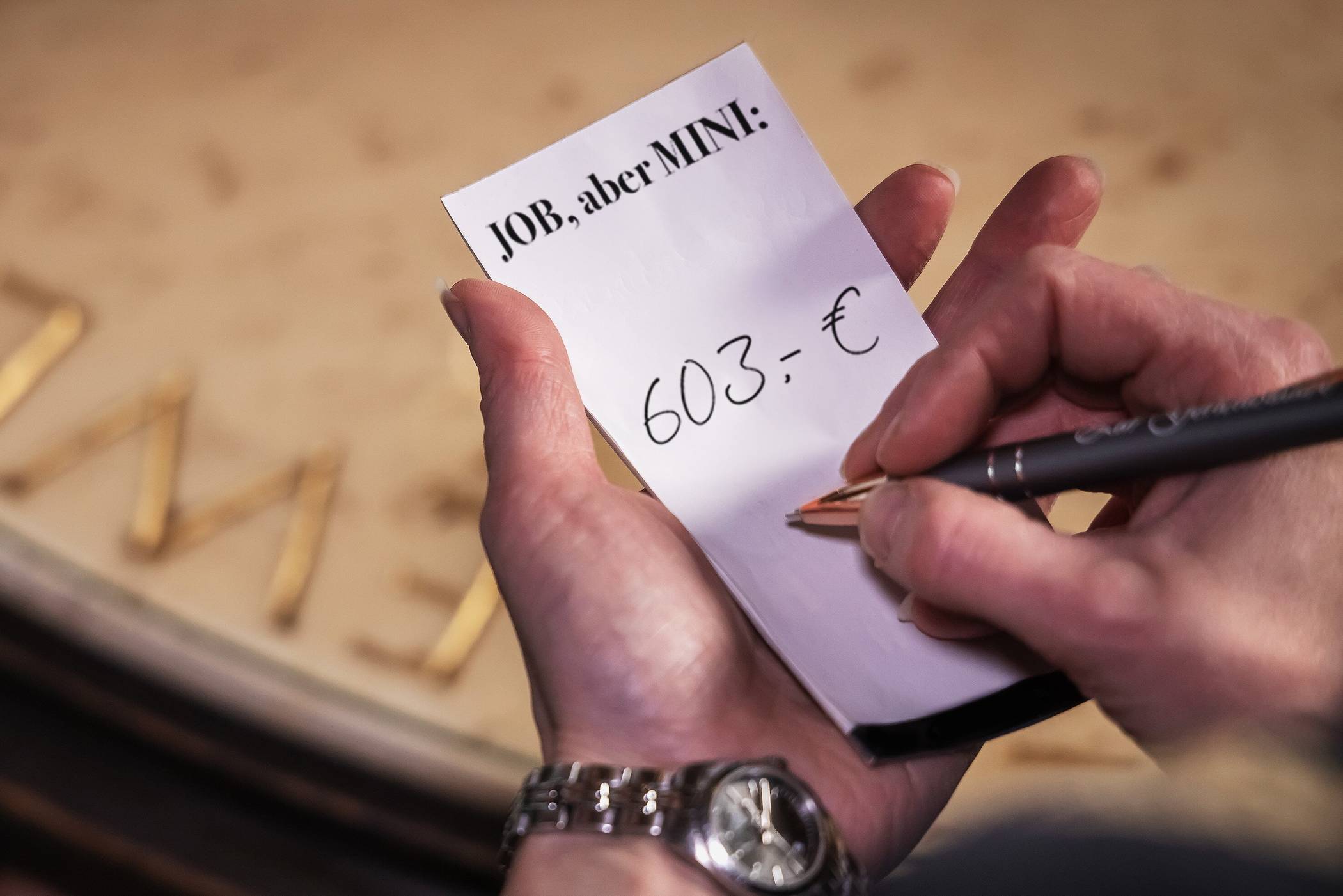 Zum Jahreswechsel steigt der gesetzliche Mindestlohn auf 13,90 Euro pro Stunde.