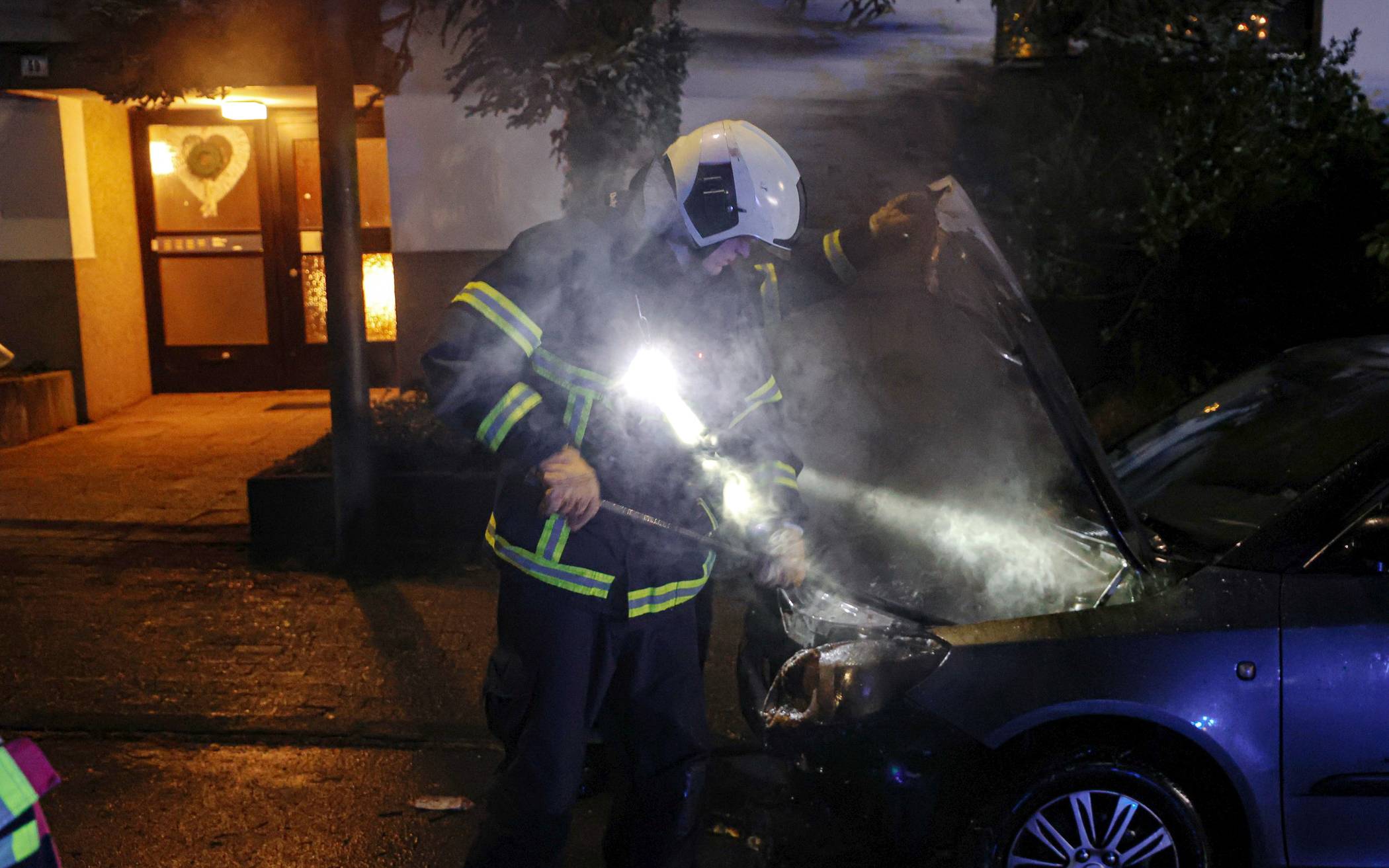 Bilder: Brennendes Auto auf der Hilgershöhe