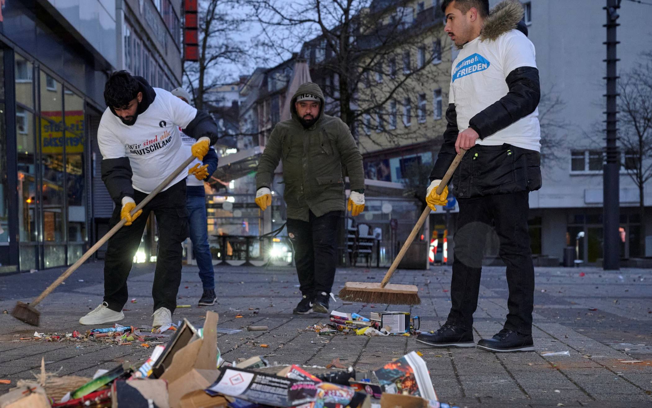 Bilder: Putzaktion der Wuppertaler Muslim-Gemeinde