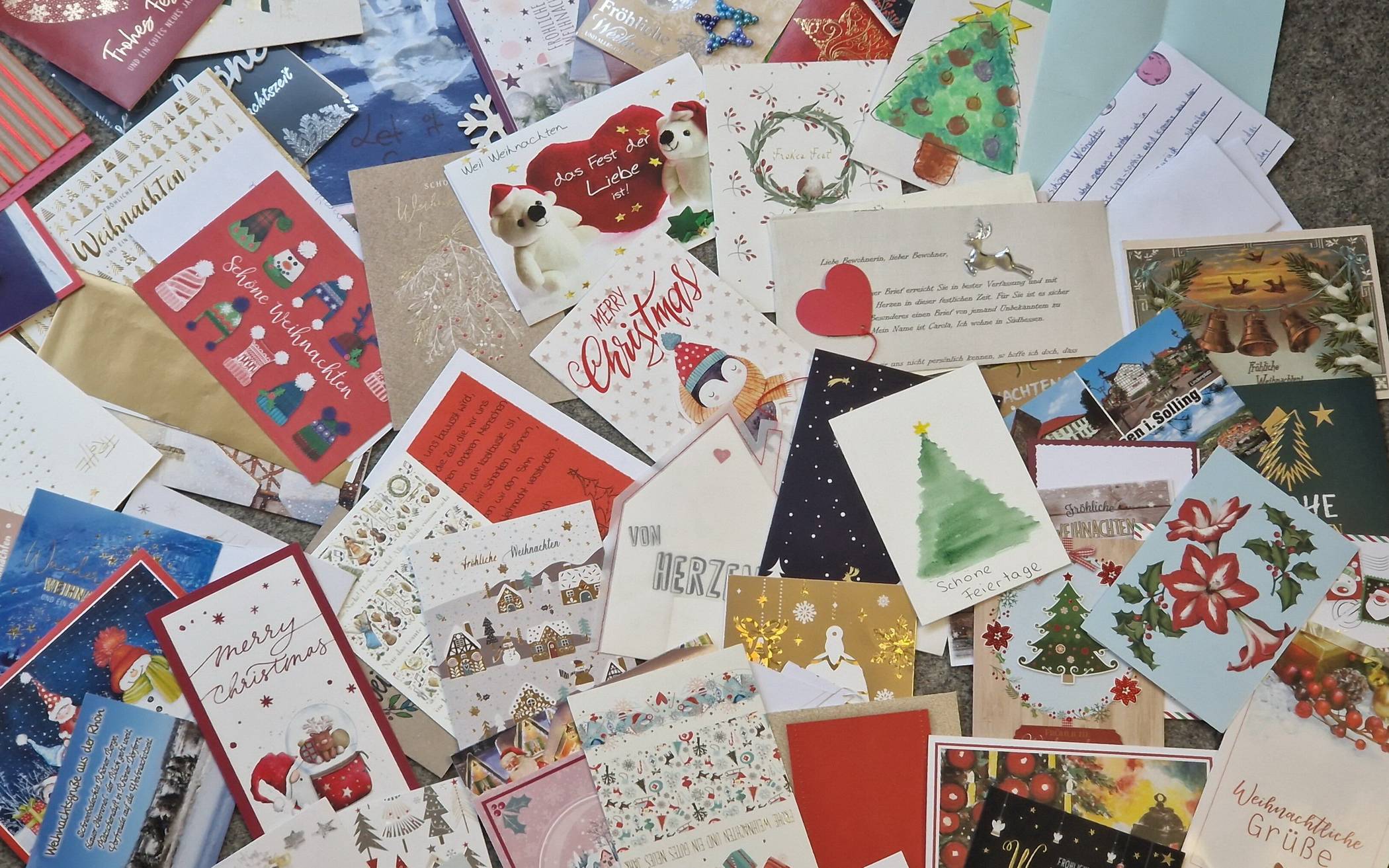 Ehrliche Arbeit: Weihnachtskarten für die Bewohnerinnen