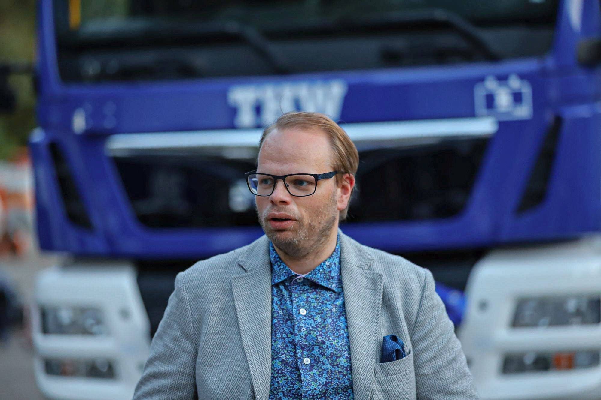  Helge Lindh bei einem Besuch des THW in Ronsdorf (Archivbild). 