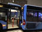 Die beiden kollidierten Busse am Hauptbahnhof.