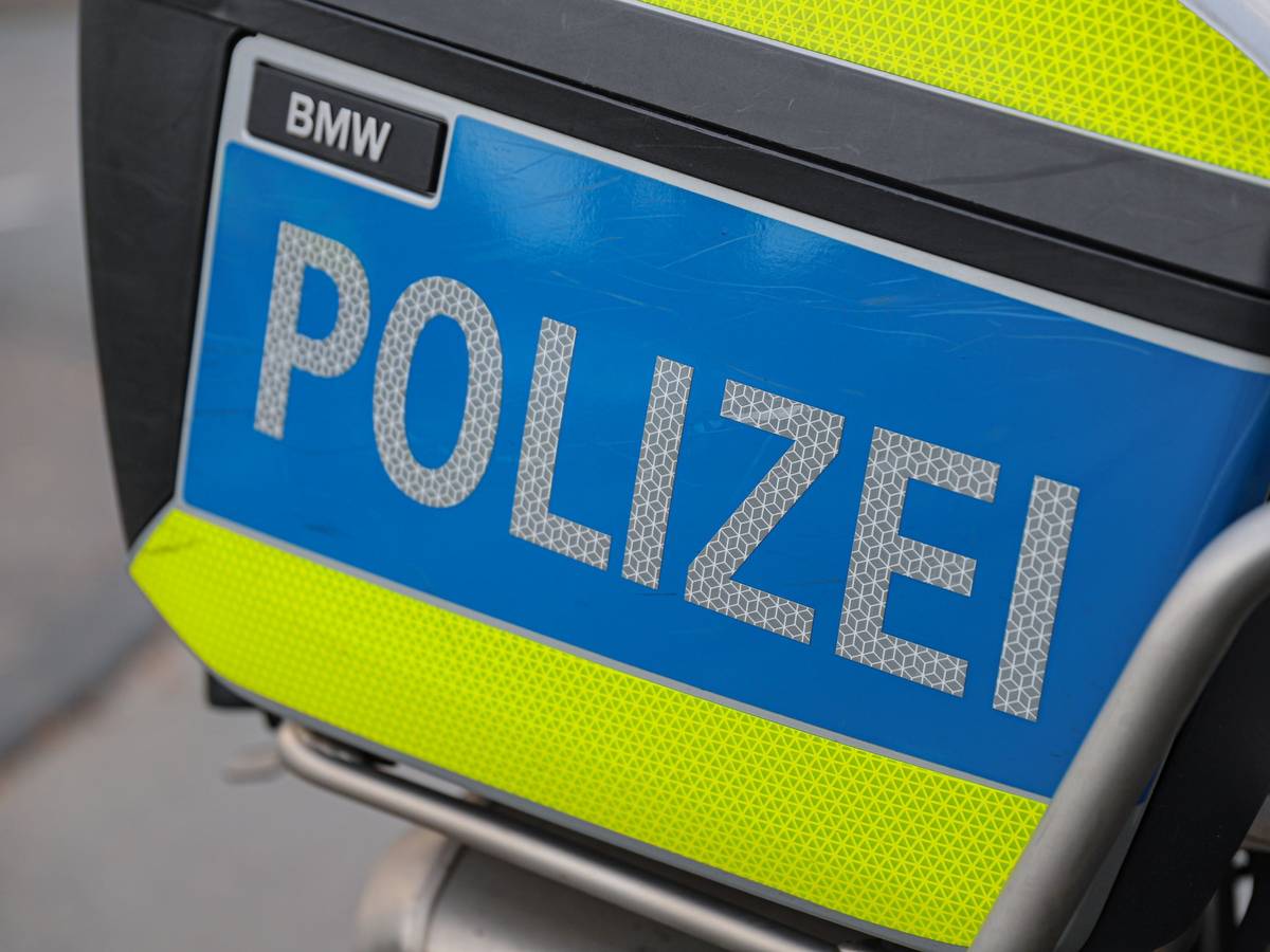 Geschäftsfrau mit Messer bedroht und ausgeraubt