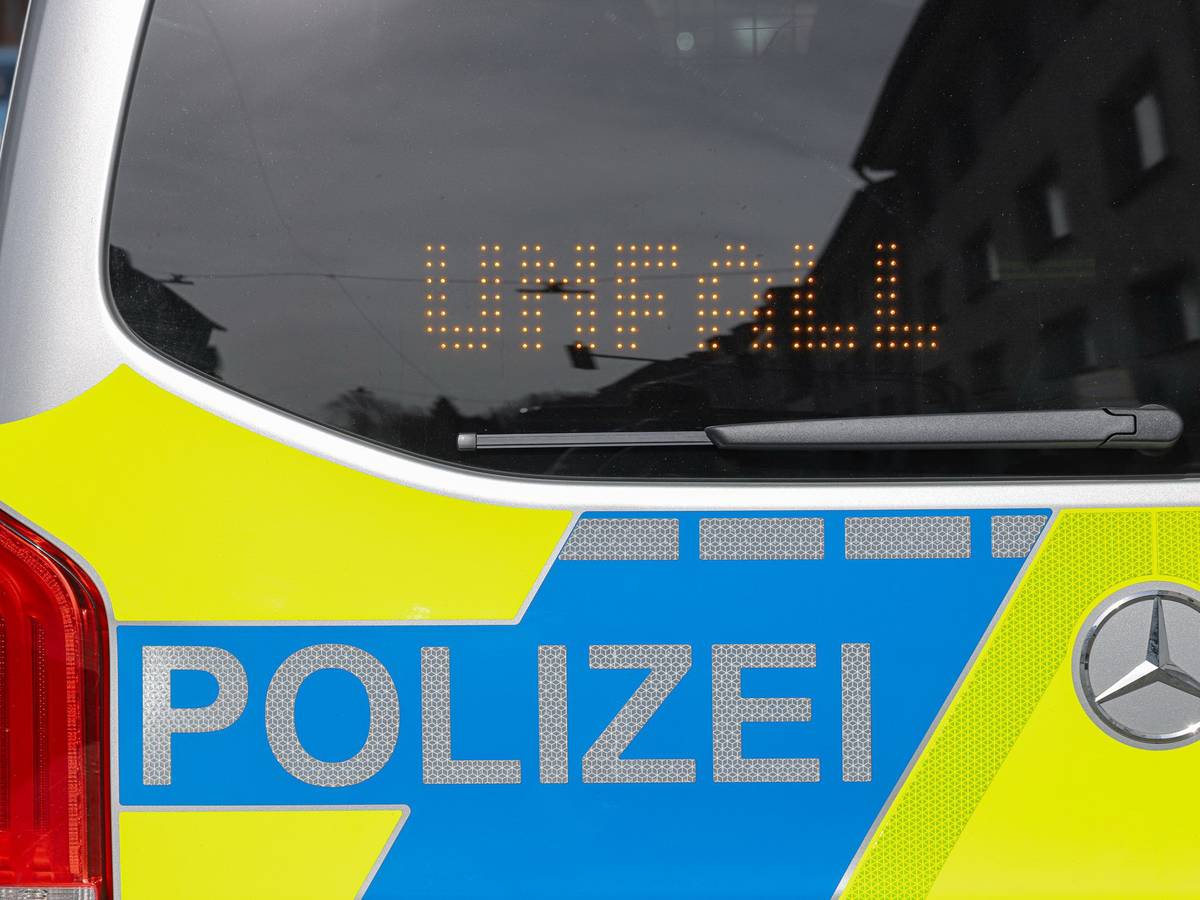 L74: Opel landet nach Unfall auf dem Dach