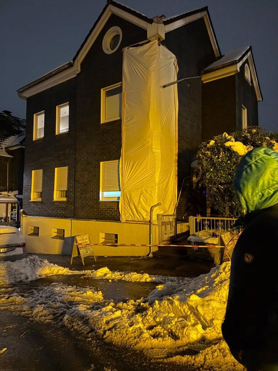Der Bereich vor dem Haus wurde