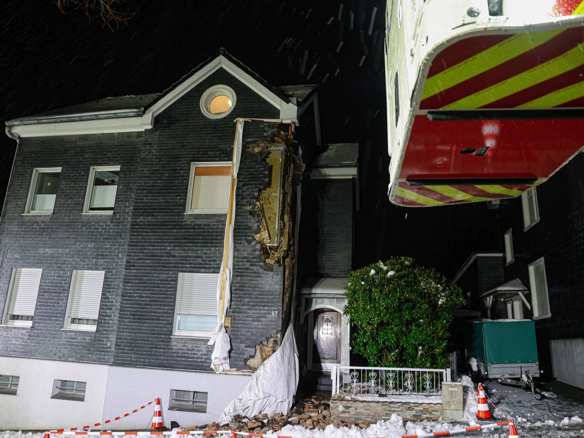 Fachwerkhaus stark beschädigt, aber keine Einsturzgefahr mehr