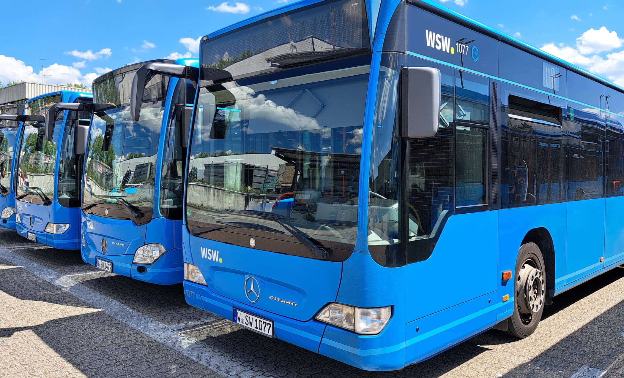 Busse der Wuppertaler Stadtwerke.