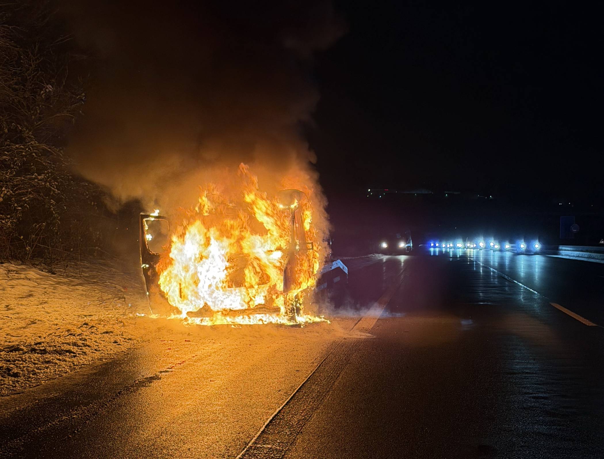 Die Feuerwehr löschte mit einem C-Rohr.
