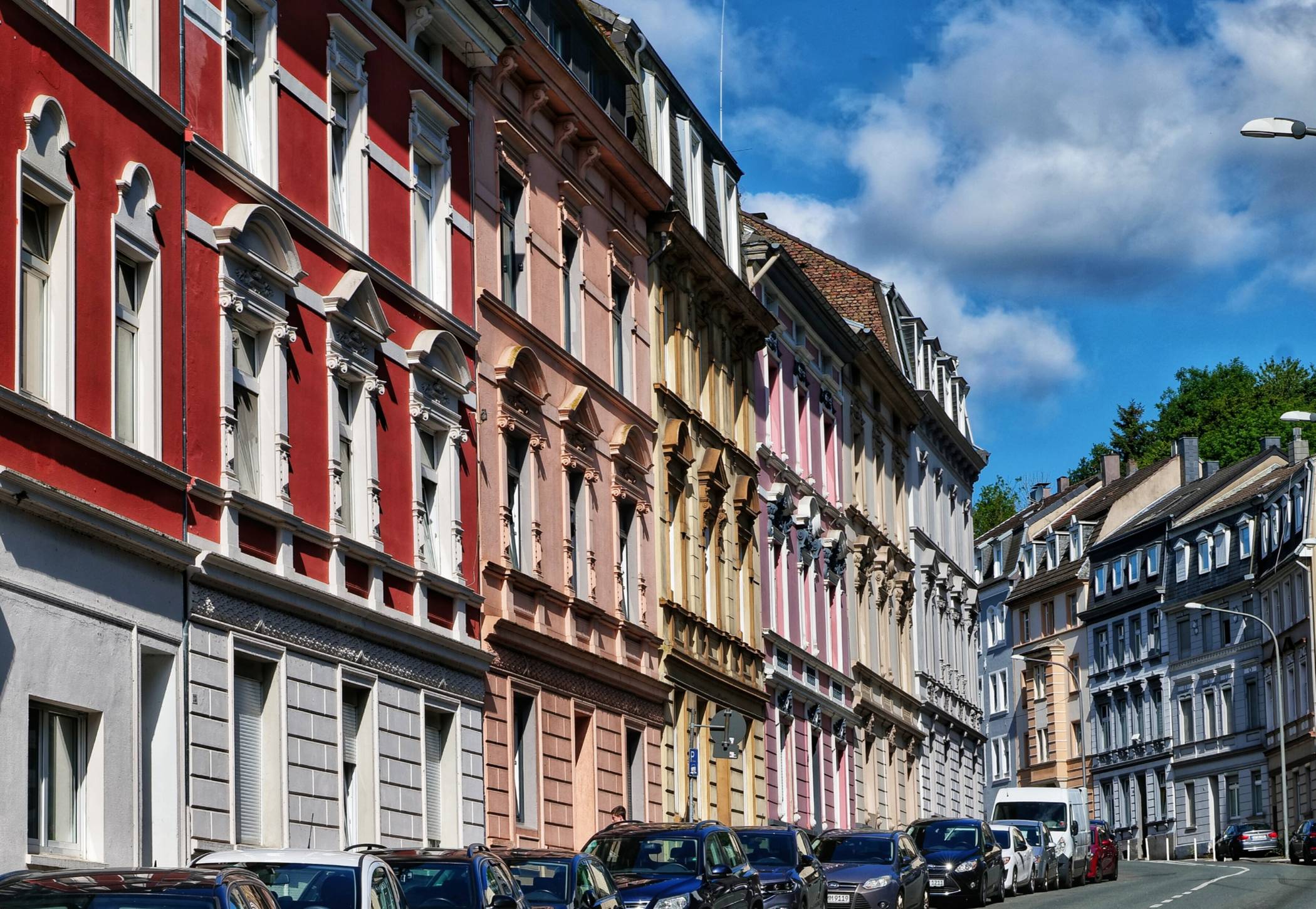 Altbauten an der Nützenberger Straße.