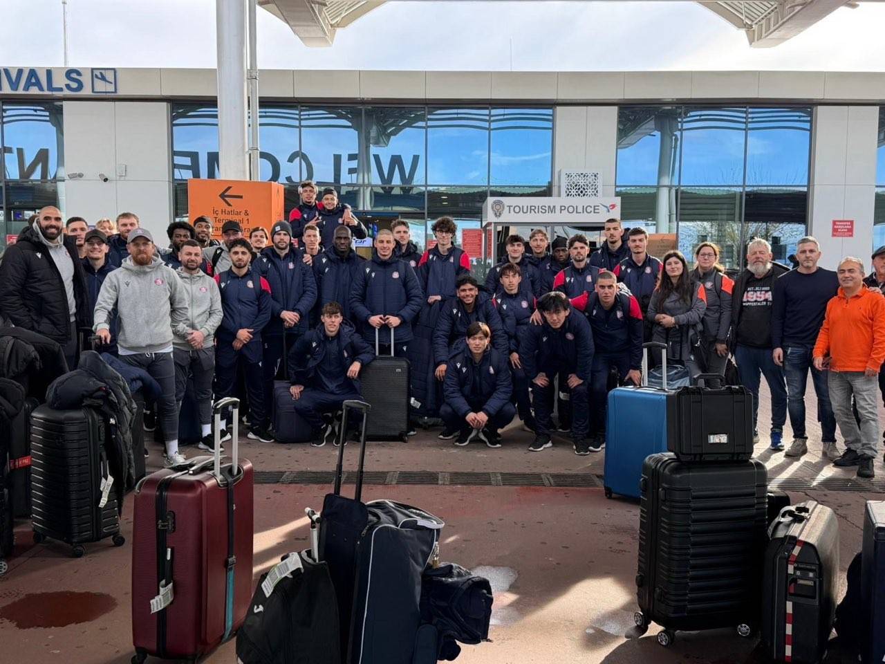  Der WSV-Tross nach der Landung in Antalya. 