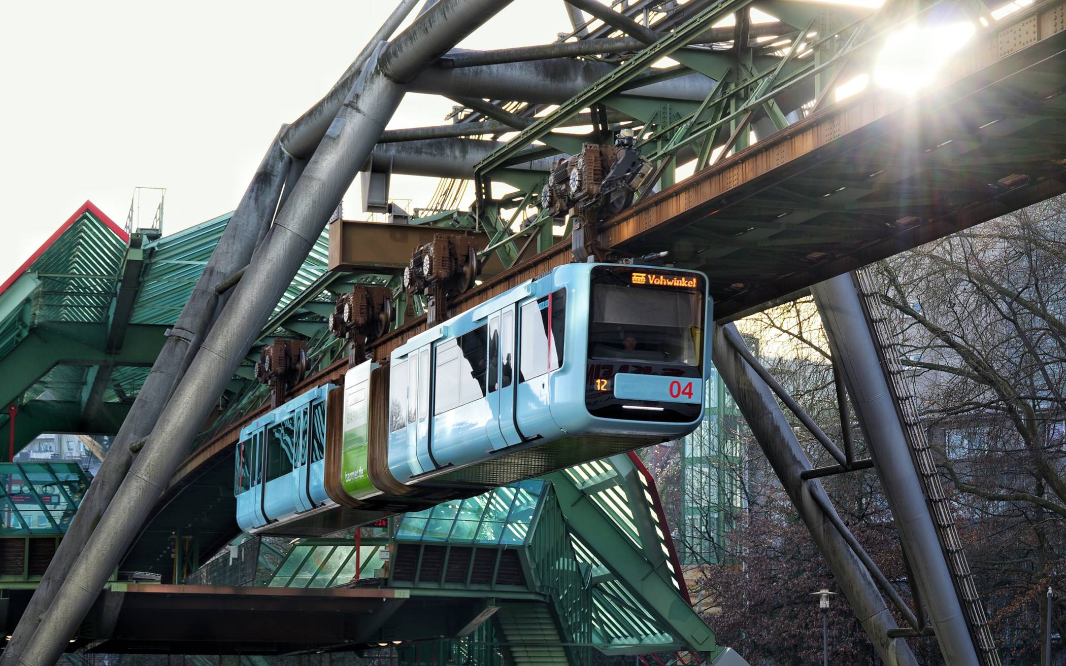 Die Schwebebahn in Elberfeld.