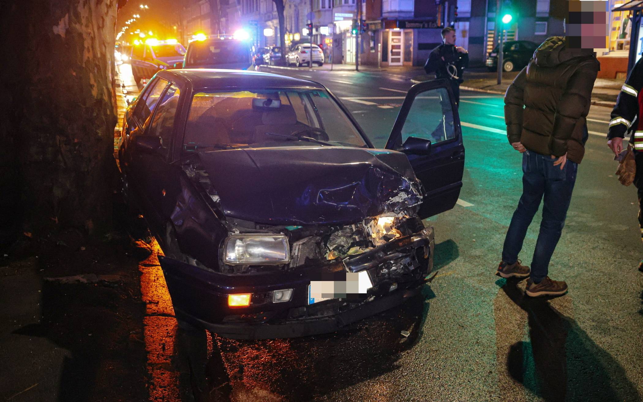 Bilder: Schwerer Unfall auf der B7 in Wuppertal