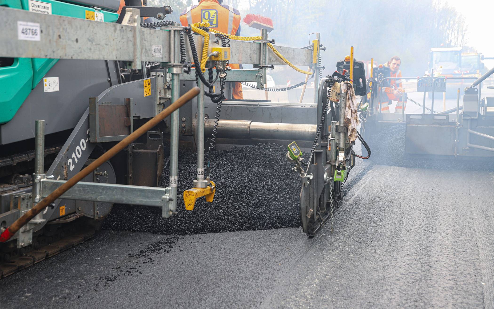 Die Sanierung von Straßen ist teuer.