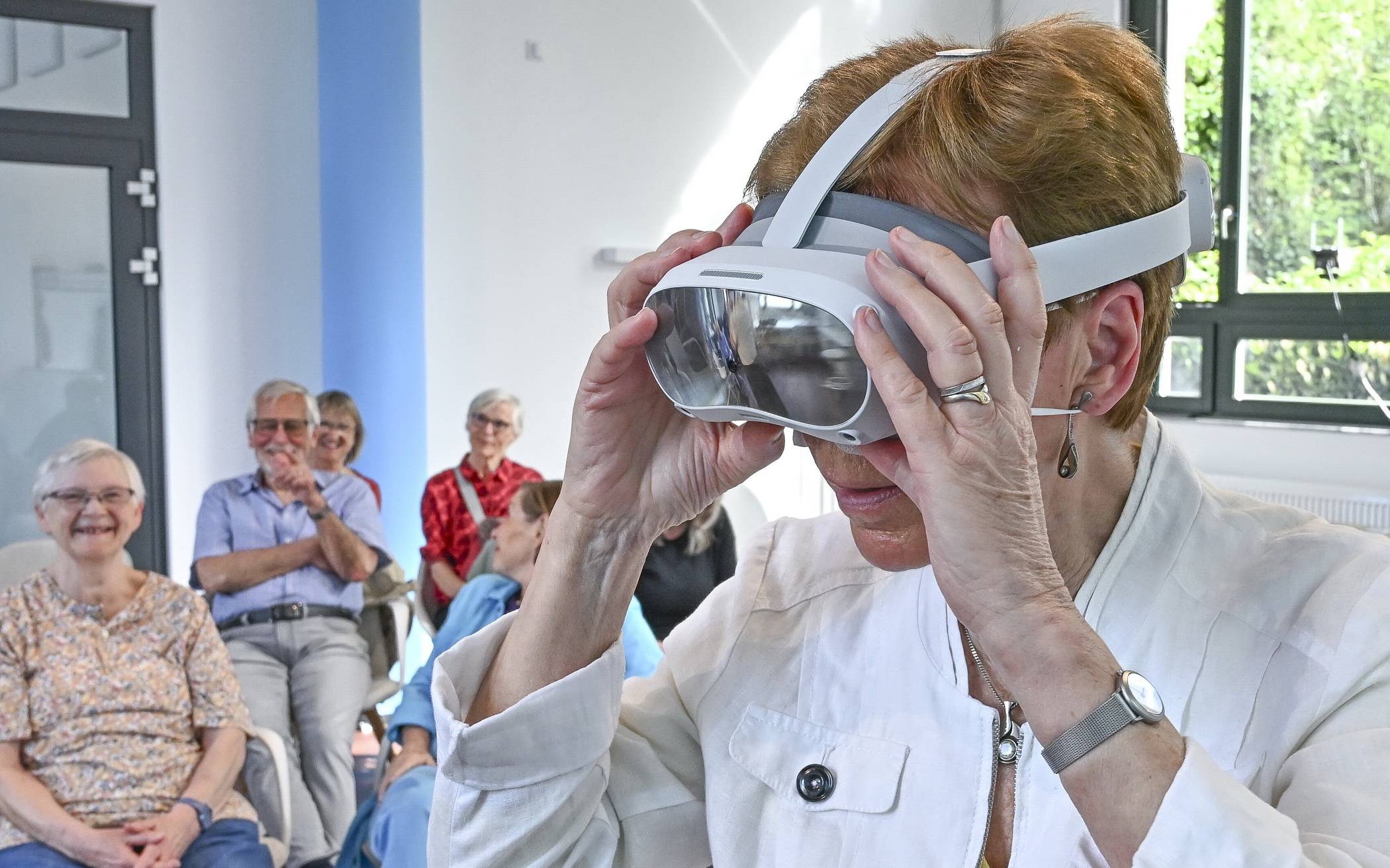 Digitale Beratung wird besonders für Menschen im höheren Alter immer wichtiger, damit sie Schritt halten können.