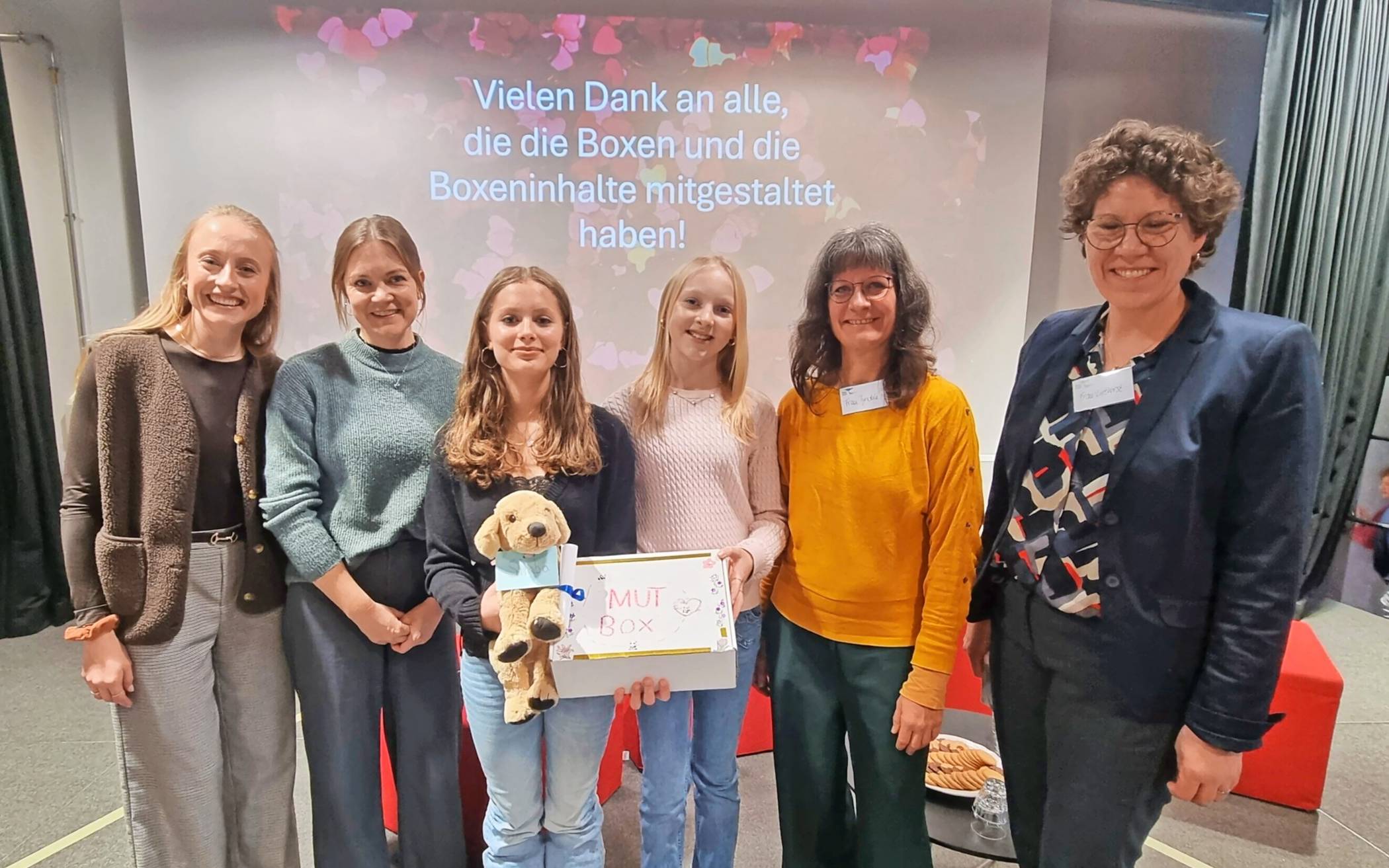 Von links: Jill Arras-Engelke, Nadine Benstein, Clara Schmidt-Ott, Frida Hahn, Bettina Tyndale und Katrin Linthorst. 