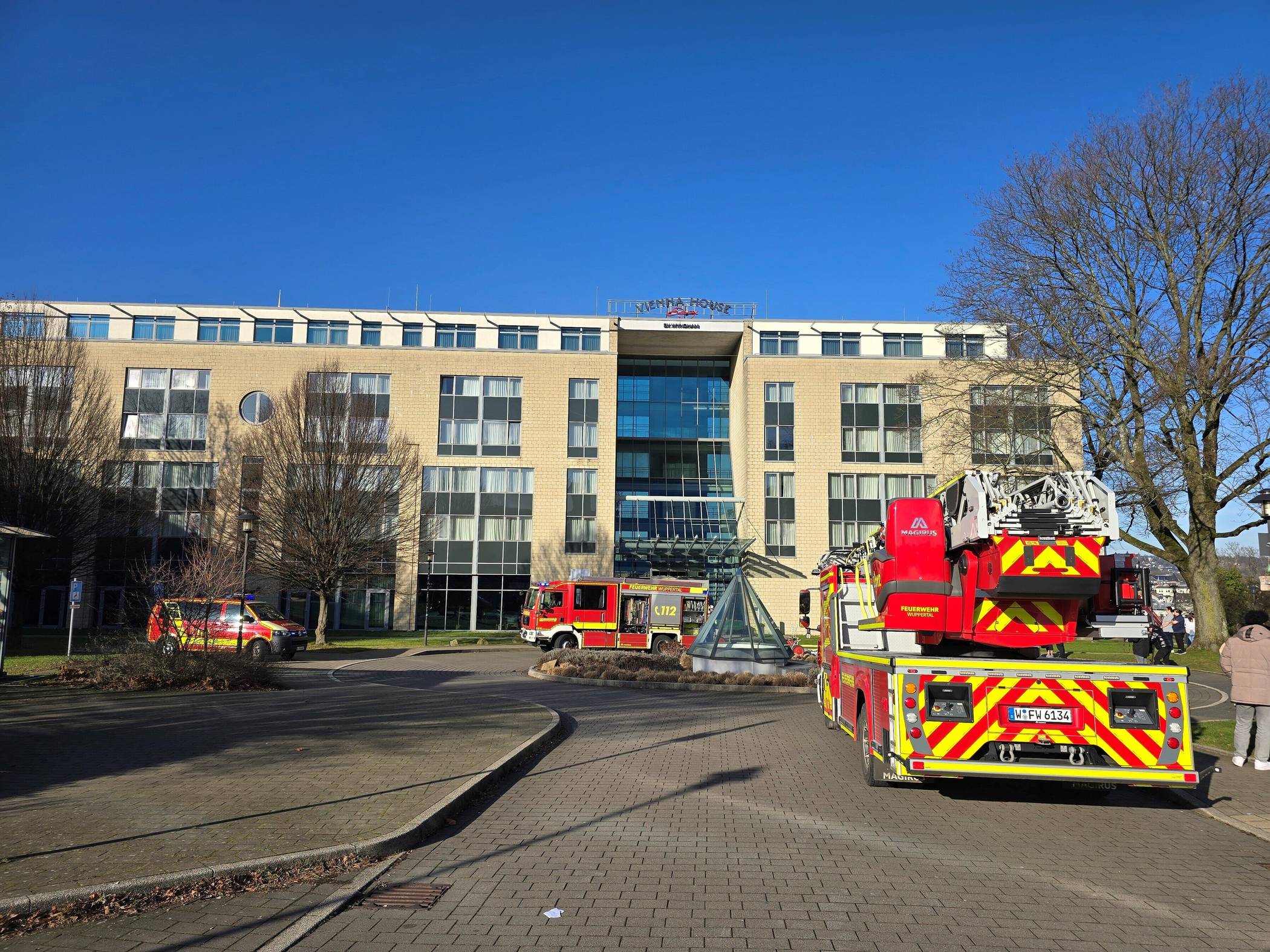  Die Feuerwehr war schnell auf dem Johannisberg. 