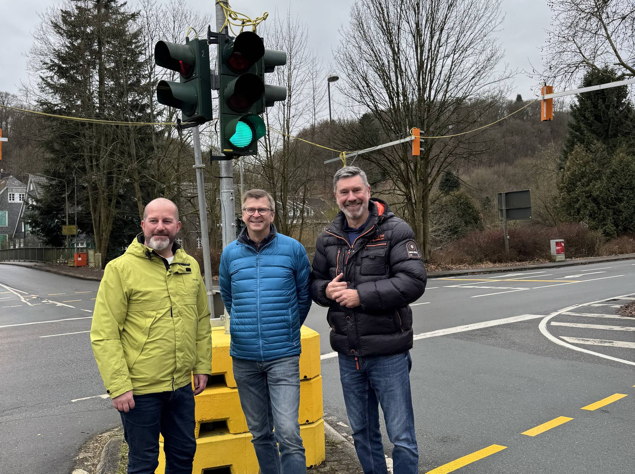 Von li.: Marcus Kramann (Beigeordneter der Stadt Schwelm), Norwin Schulte-Hürmann (Vorstandsvorsitzender Bürgerverein Wuppertal-Beyenburg) und Andreas Bialas (Bezirksbürgermeister für Beyenburg und Langerfeld).