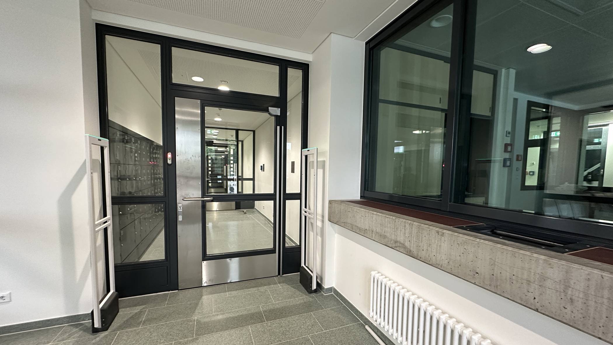  Der Eingangsbereich der Justizvollzugsanstalt in Vohwinkel. 