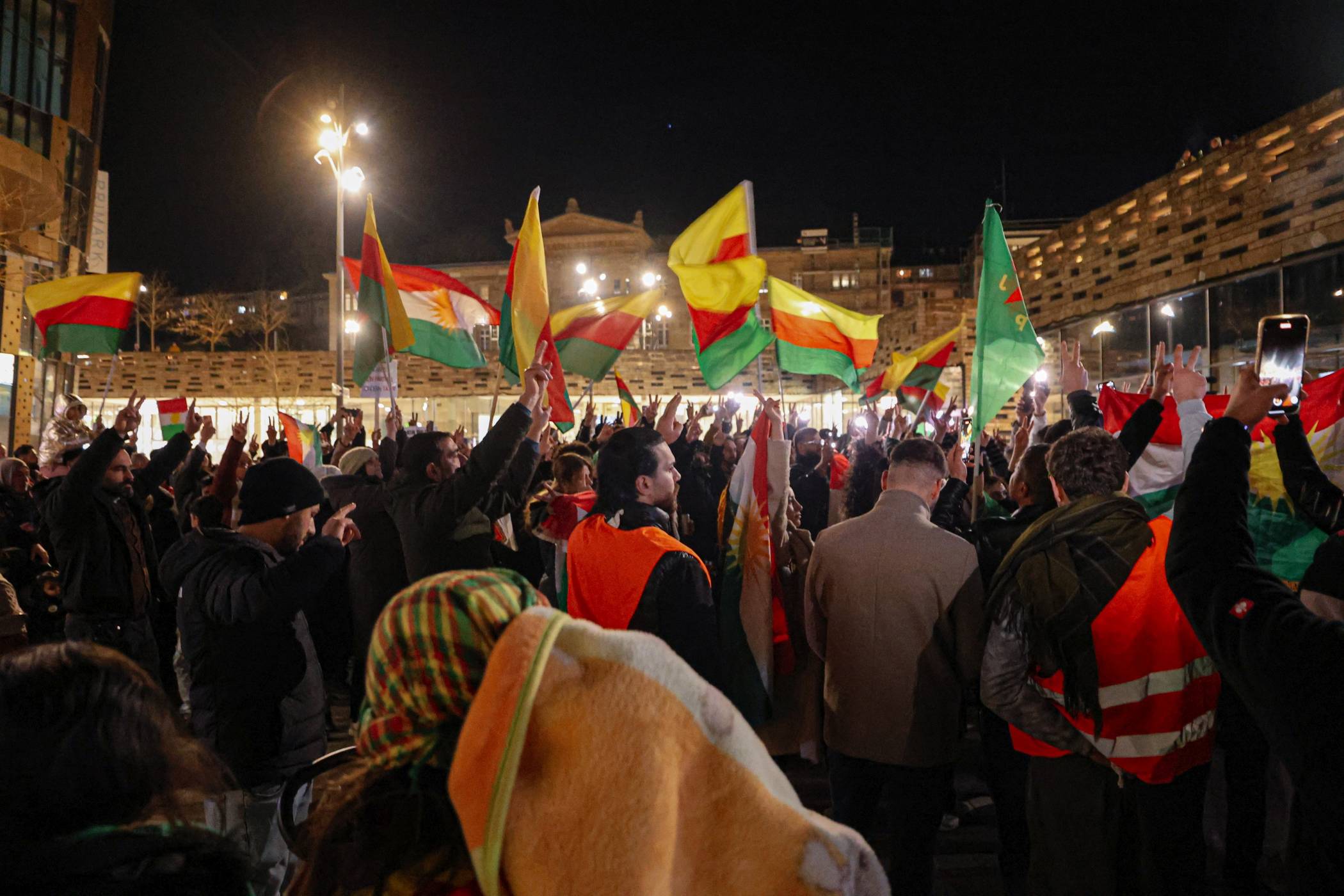 Die Kundgebung auf dem Vorplatz des Hauptbahnhofs.