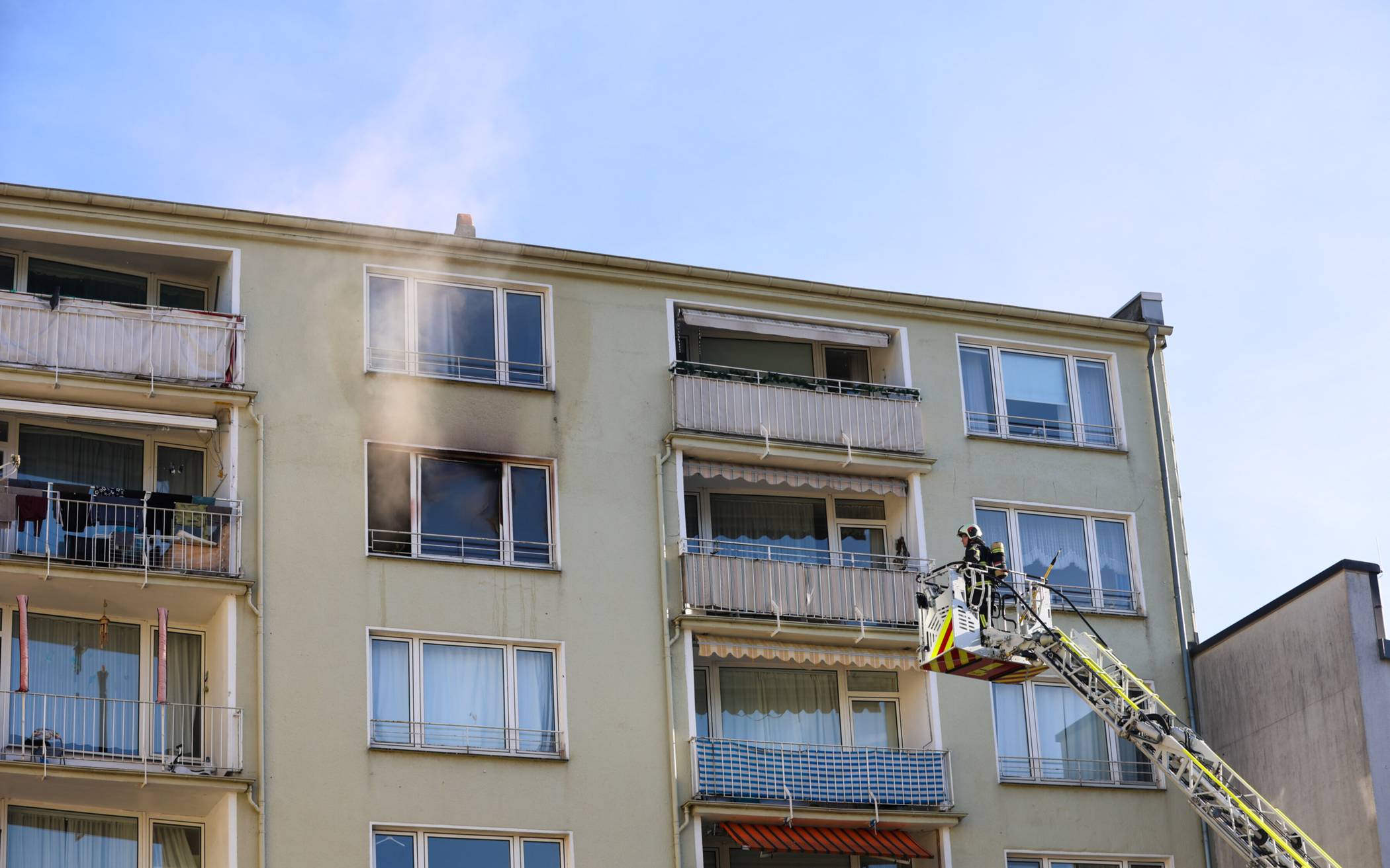 Bilder: Feuer in Haus an der Wuppertaler B7