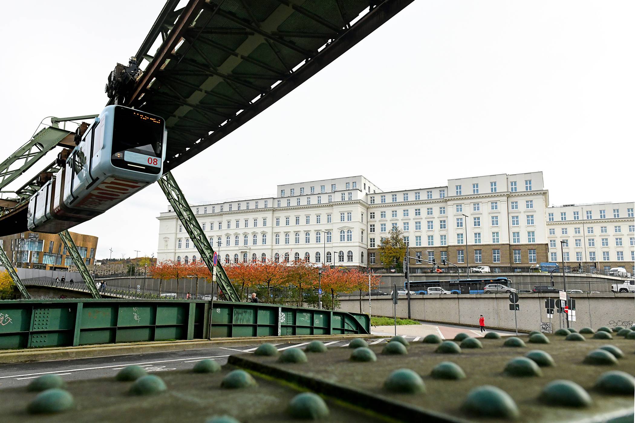 Nicht alle Anliegen müssen vor Ort in der ehemaligen Bundesbahndirektion erledigt werden.