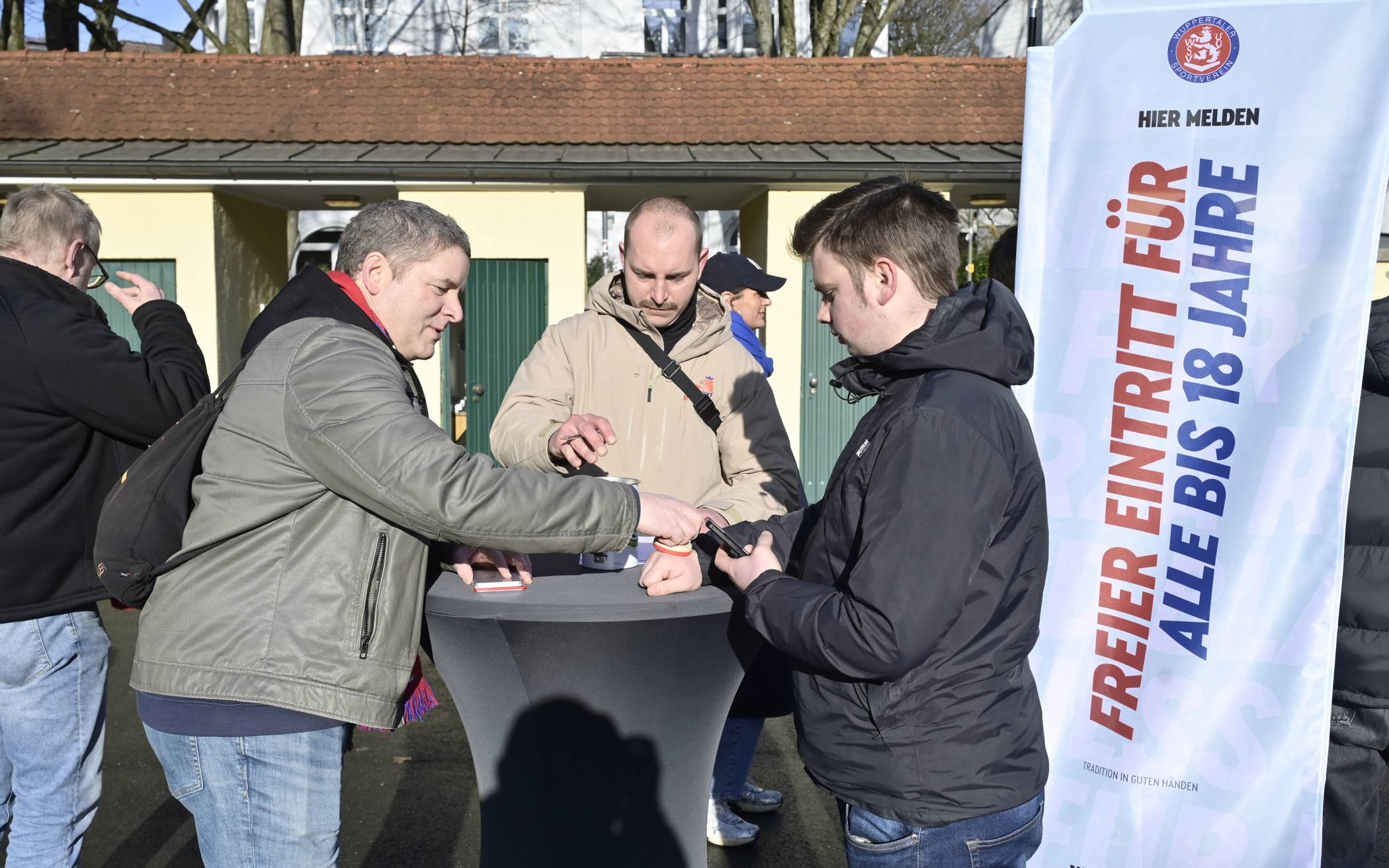 Wer sich den Stempel abholt und