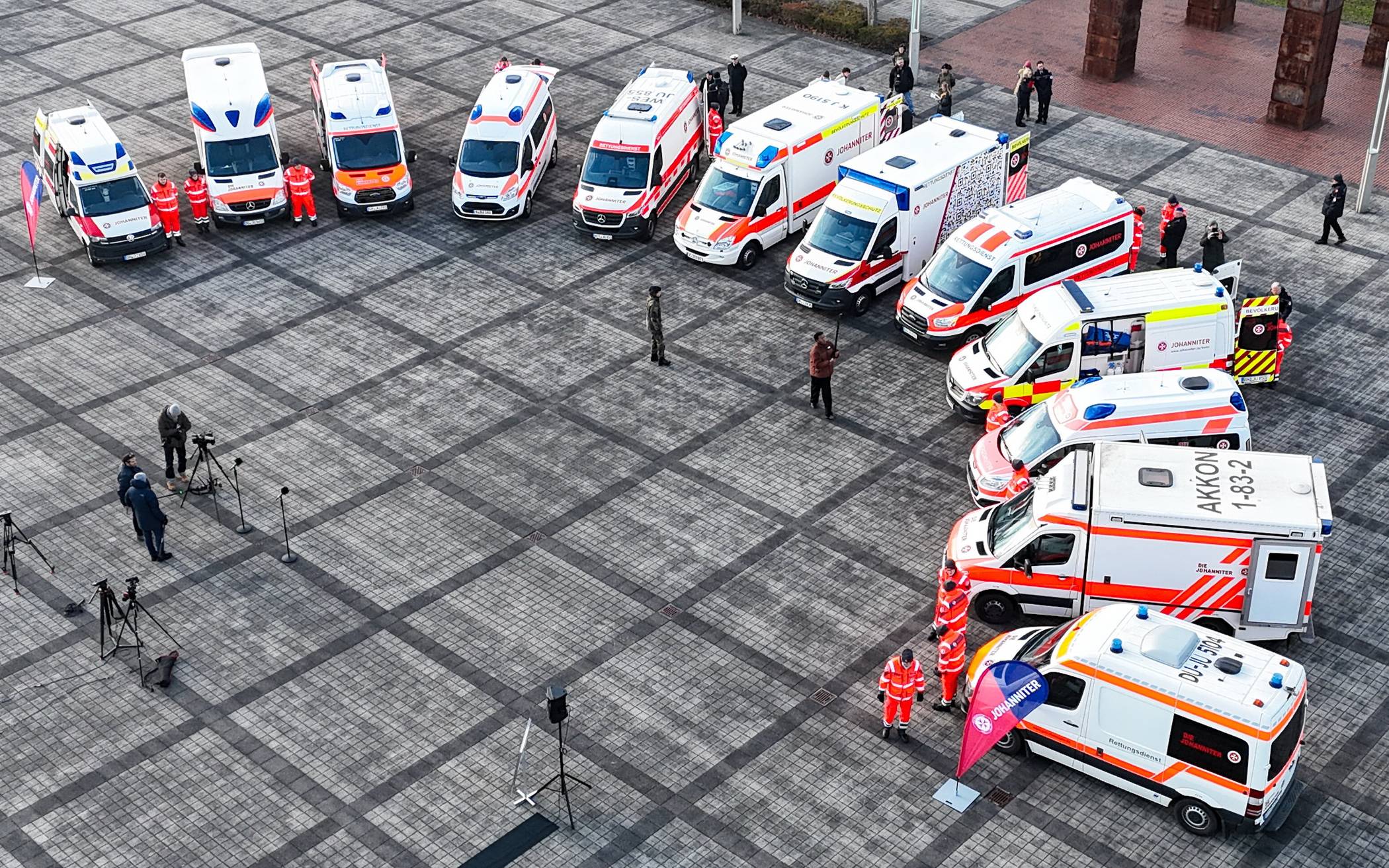 Einige der Krankentransportwagen aus der Verwundeten-Transportkomponente