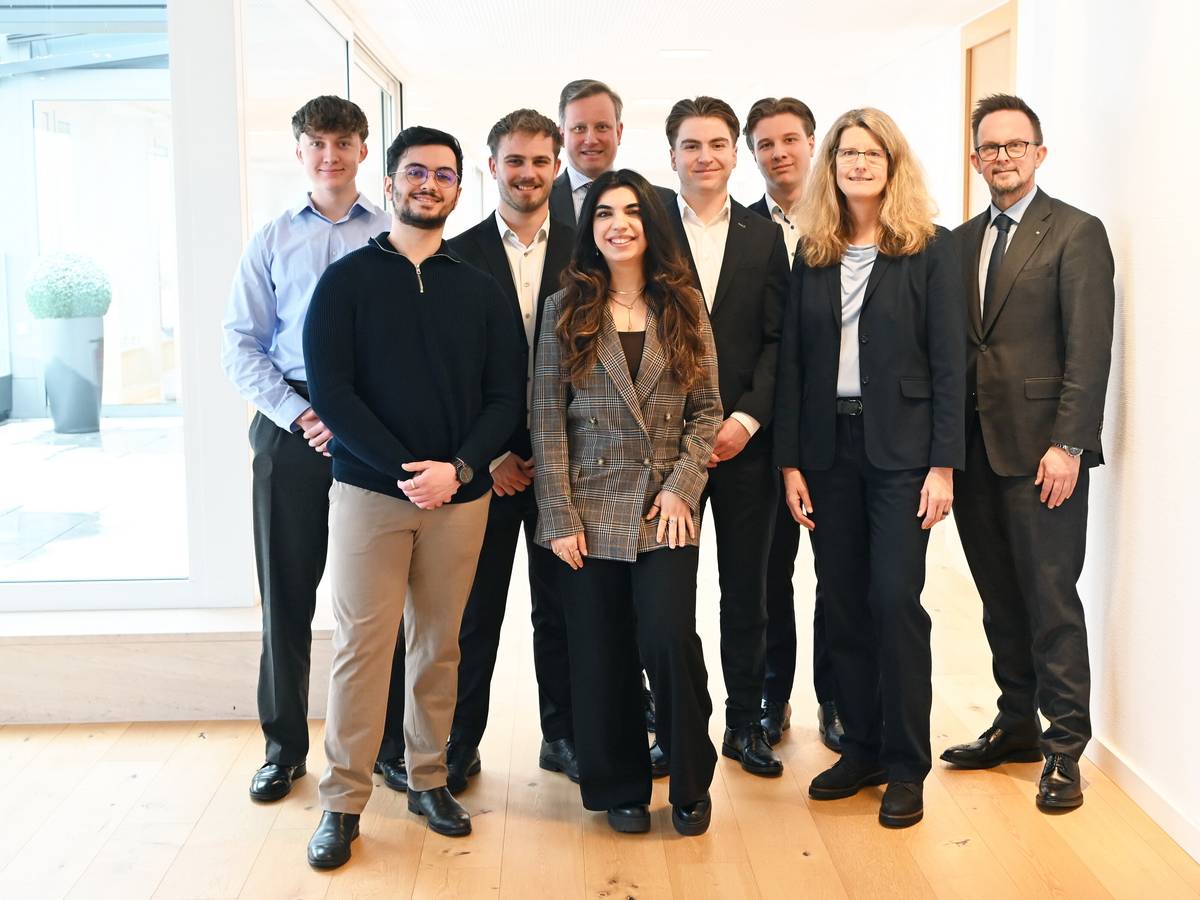 Sechs neue Bankkaufleute bei der Volksbank im Bergischen