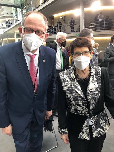 Zwei Wuppertaler bei der Präsidentenwahl in Berlin: Rainer Spiecker und die ehemalige Bundestagspräsidentin Prof. Rita Süßmuth trafen sich 2022 am Rande der Bundesversammlung.