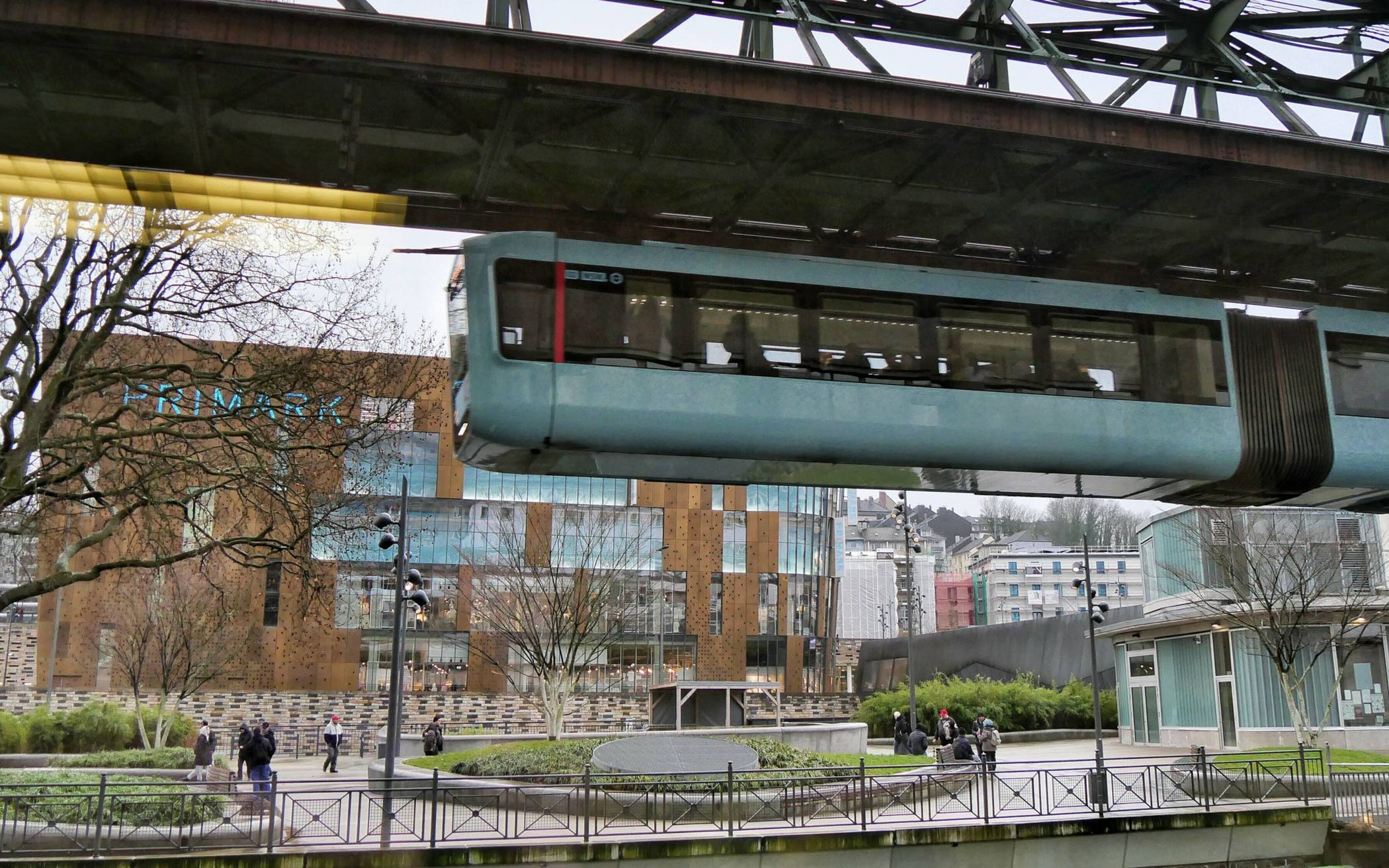 Der Wupperpark-Ost an der B7.