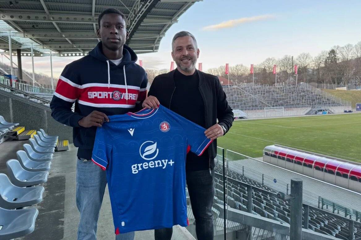 Josue Santo mit WSV-Sportchef Gaetano Manno.