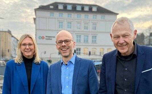  Von li: Katja Witte, Prof. Dr.-Ing. Clemens Rohde und Prof. Dr.-Ing. Manfred Fischedick. 