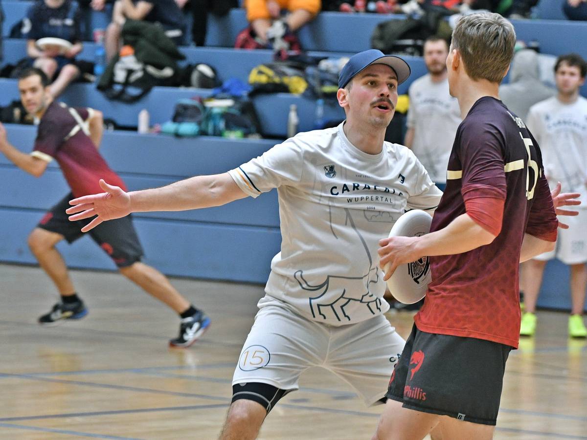 Indoor-Frisbee in der Sporthalle Küllenhahn
