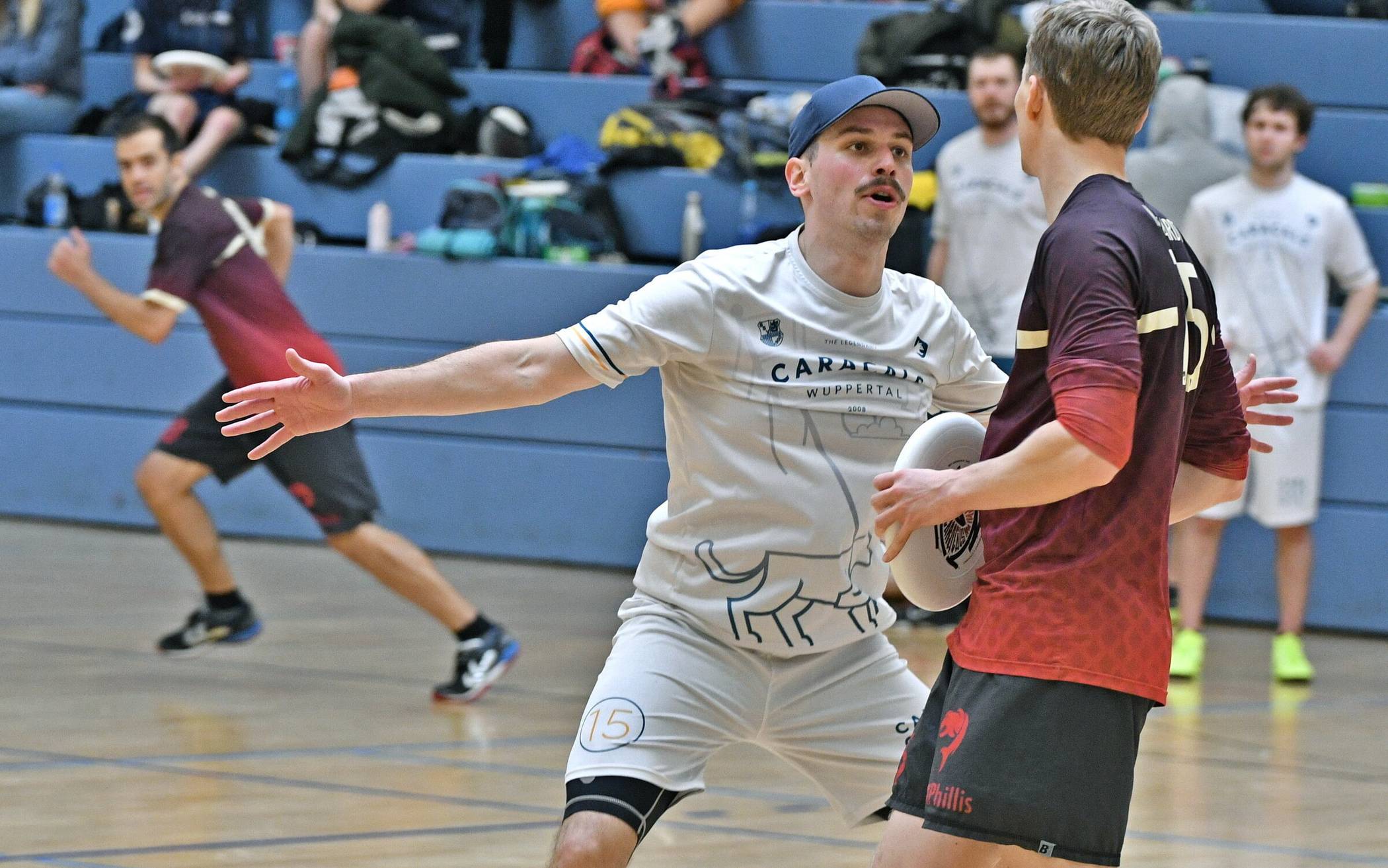 Indoor-Frisbee in der Sporthalle Küllenhahn