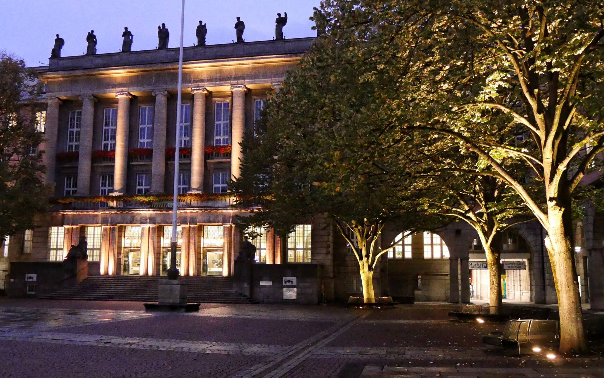 Rathaus-Vorplatz: CDU fordert „klare Nachpflanzung“