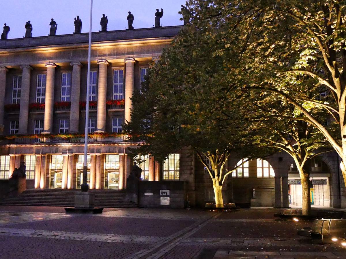 Rathaus-Vorplatz: CDU fordert „klare Nachpflanzung“