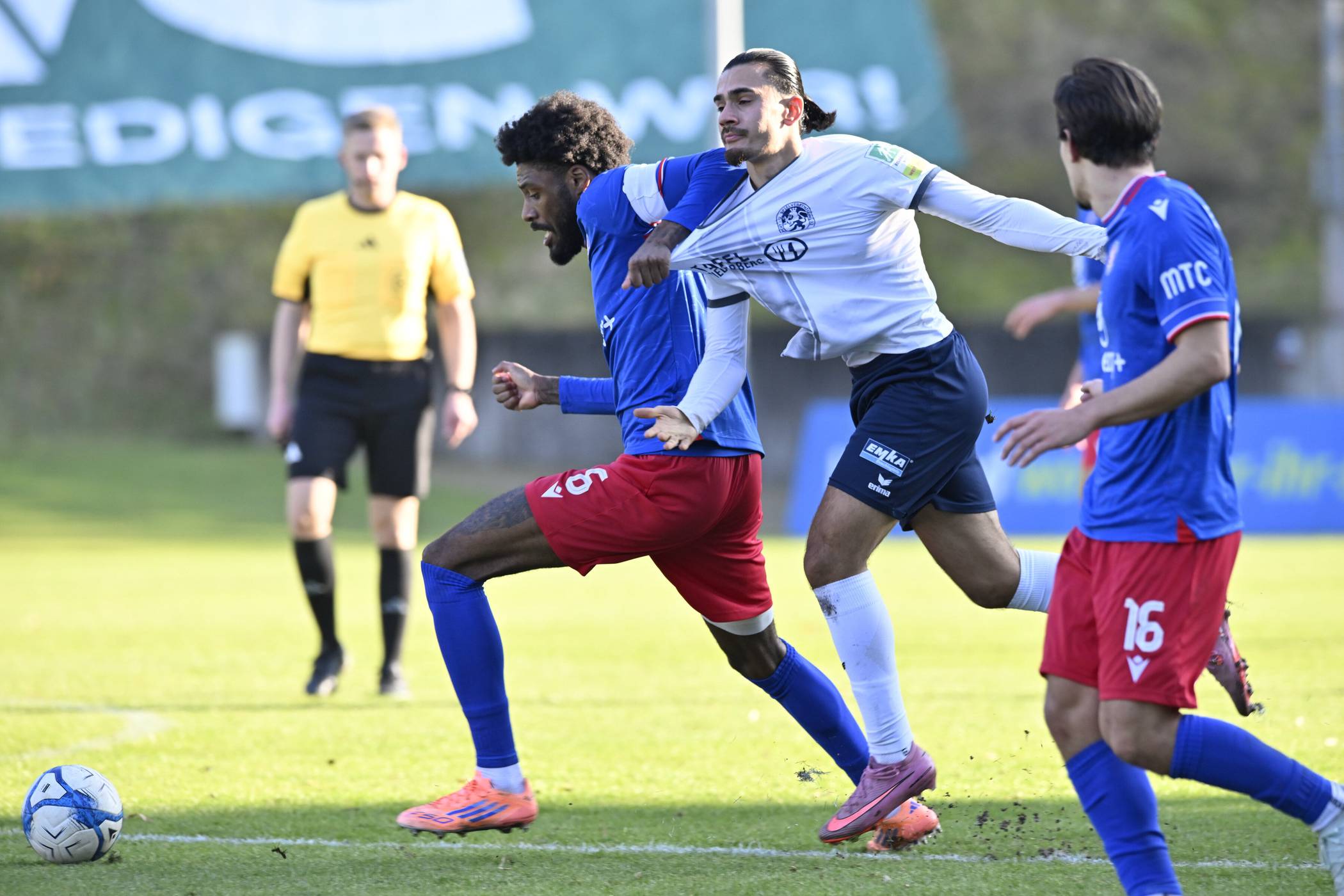  Szene mit Dominic Duncan (li.) im Heimspiel gegen Velbert. 